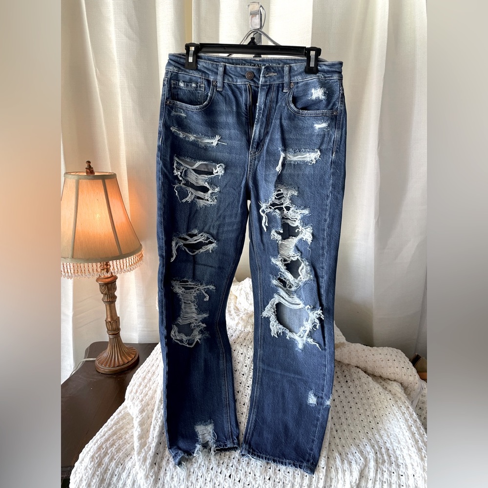 American Eagle Mom jeans size 6 short
